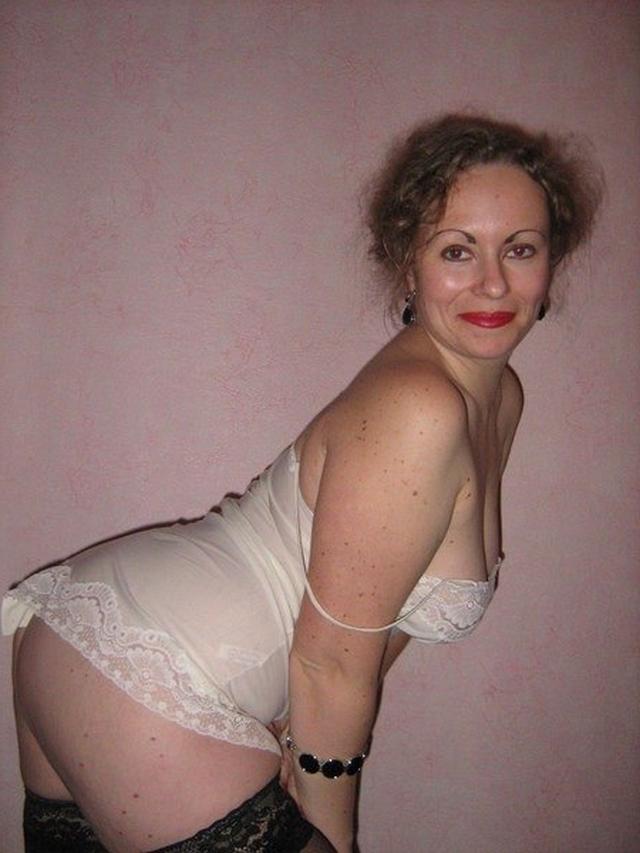 Сексуальные дамочки фотографируются голышом при удобном случае - секс порно фото